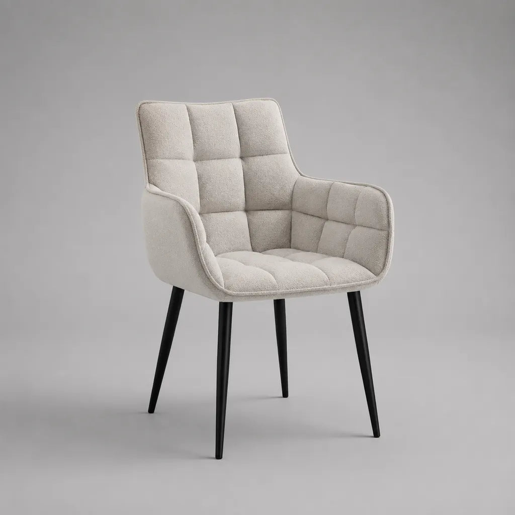 Sedia imbottita in tessuto riccio beige con braccioli e piedi in metallo nero, 80 × 59 × 61 cm